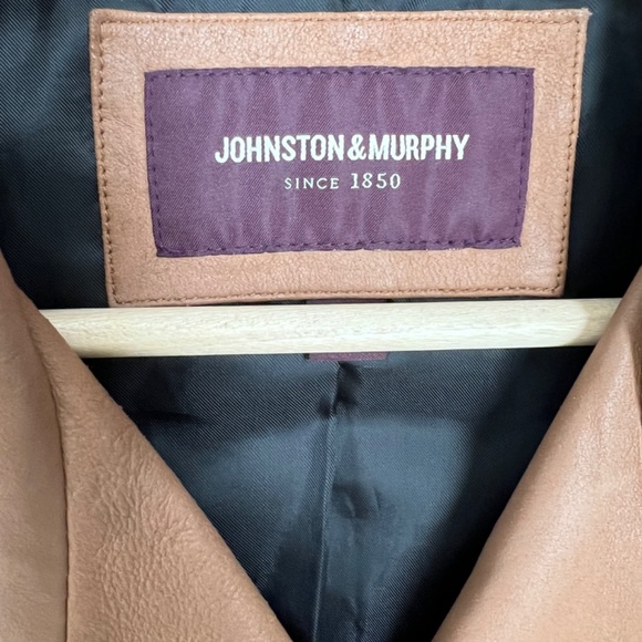Gorgeous leather jacket from Johnston and Murphy. - Picture 2 of 4